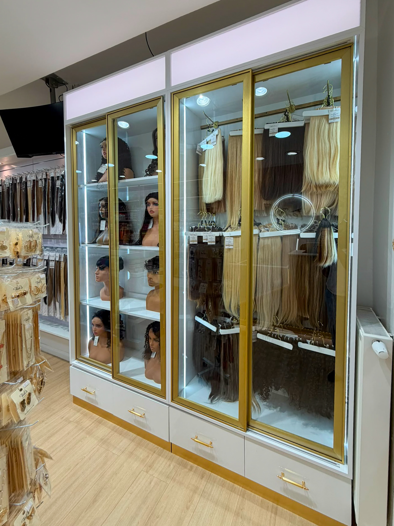 Ansicht aus dem Geschäft von Ted's Beauty